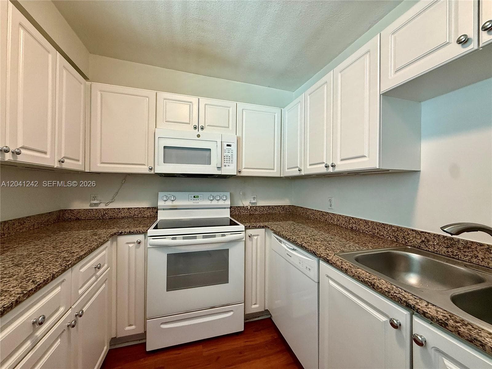 7800 Collins Ave # 407, Miami Beach, FL 33141 — zdjęcie 2