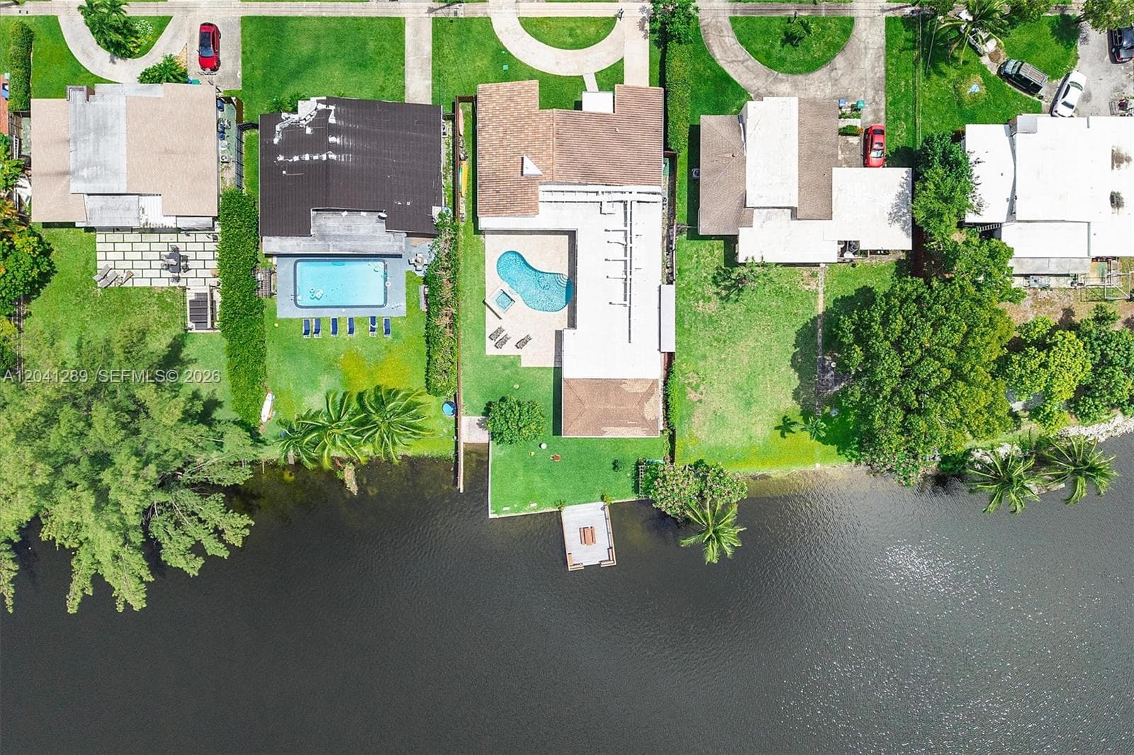 2531 NE 195th St, Miami, FL 33180 — zdjęcie 2