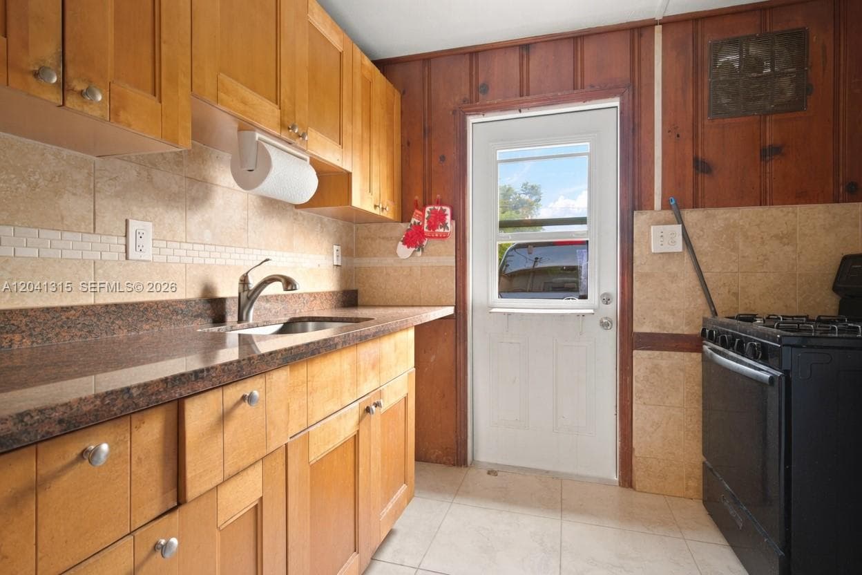 2118 Coolidge St, Hollywood, FL 33020 — zdjęcie 2