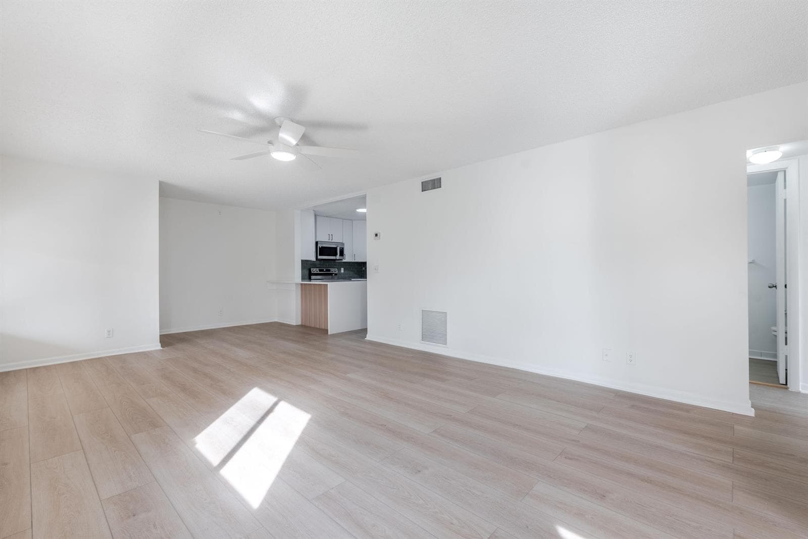 3561 Tall Pine Way # D-2, FL 33463 — zdjęcie 5