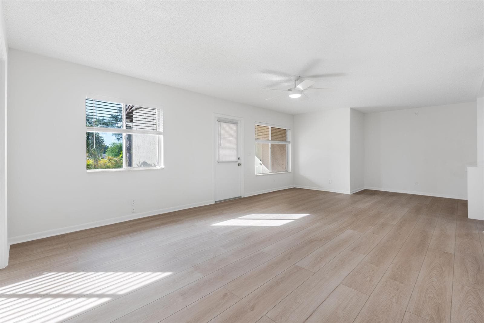 3561 Tall Pine Way # D-2, FL 33463 — zdjęcie 4