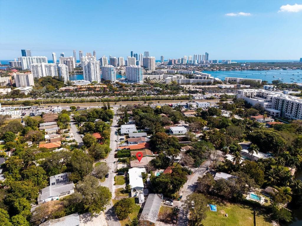 2470 NE 182nd Ter # 1, North Miami Beach, FL 33160 — zdjęcie 4