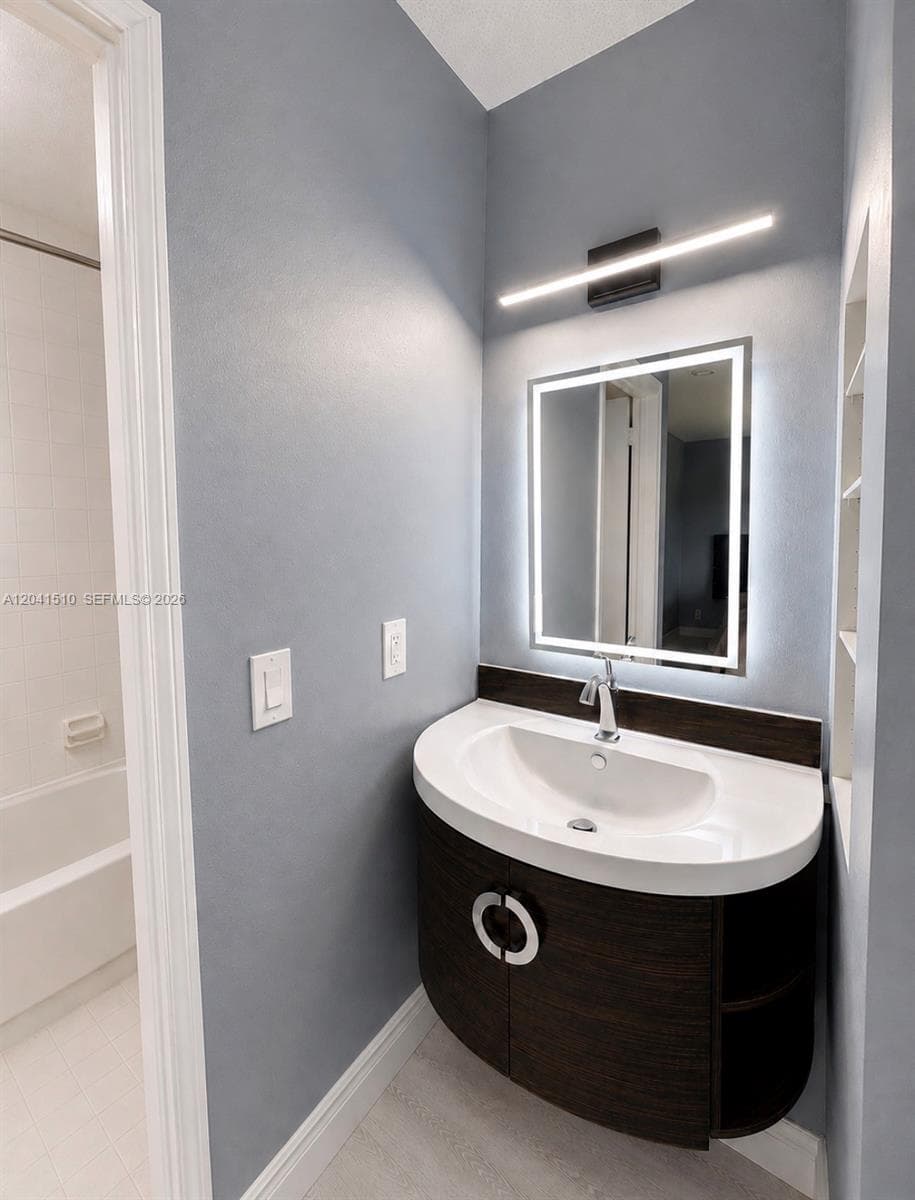 1120 NE 209th Ter, Miami, FL 33179 — zdjęcie 3