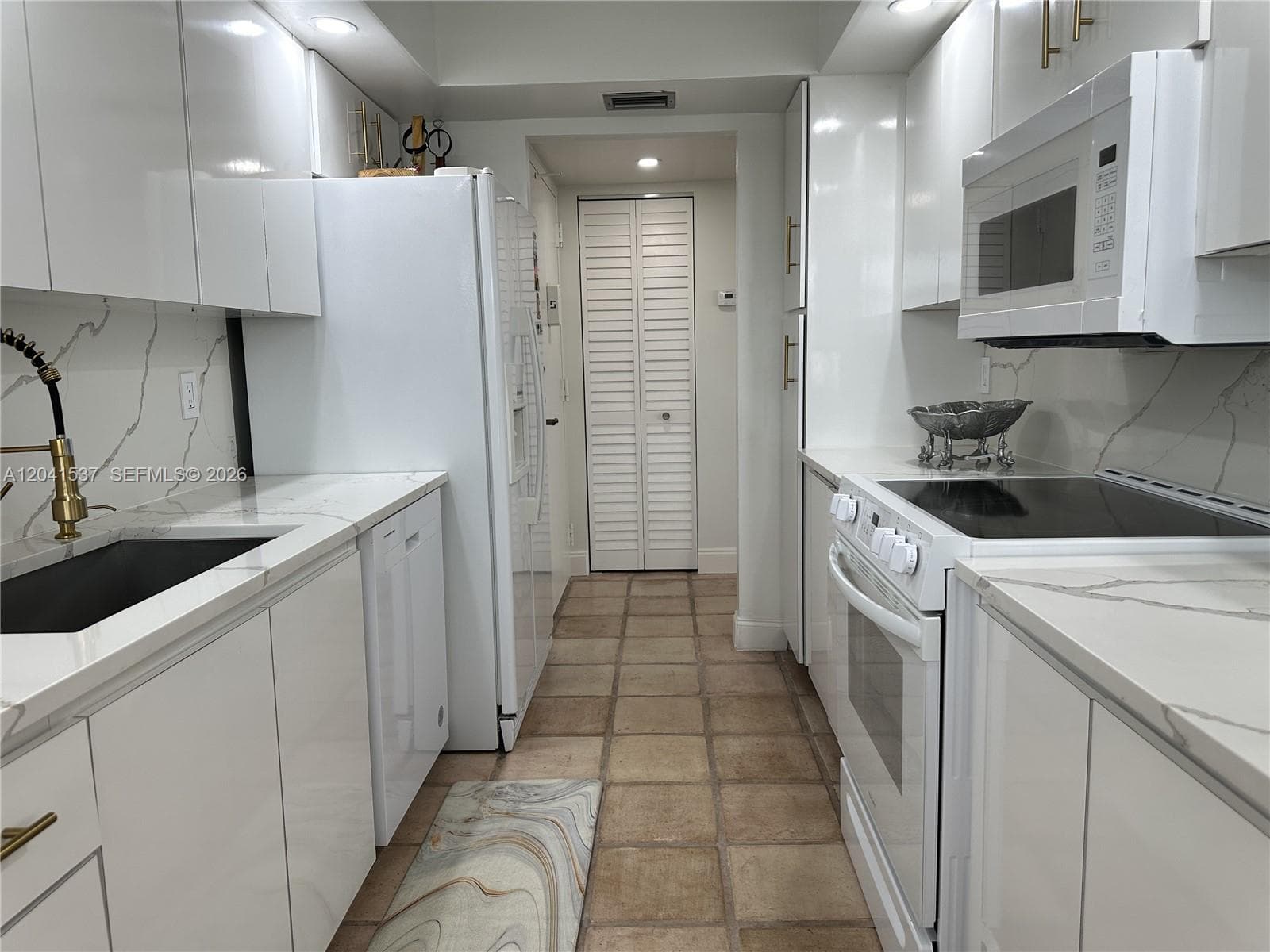 1200 Saint Charles Pl # 618, Pembroke Pines, FL 33026 — zdjęcie 3