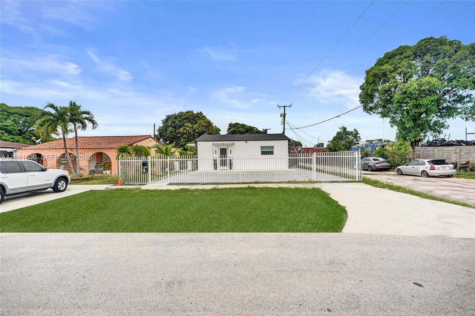 1245 Vermont St, Opa-Locka, FL 33054 — zdjęcie 2