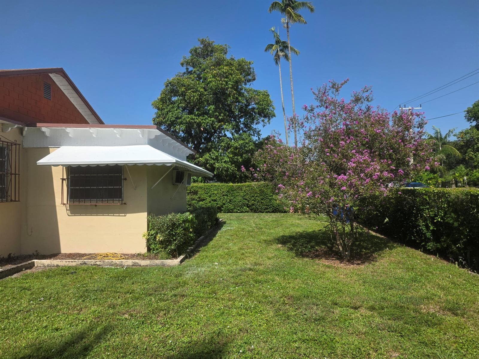 2466 NW 91st Street, Miami, FL 33147 — zdjęcie 2
