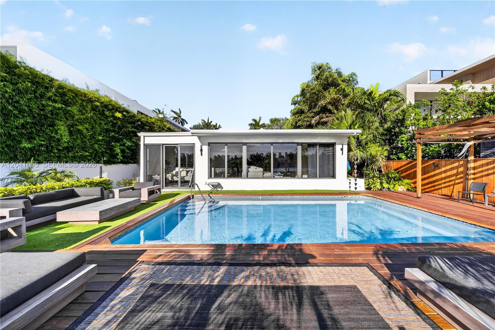 460 W Dilido Dr, Miami Beach, FL 33139 — zdjęcie 2