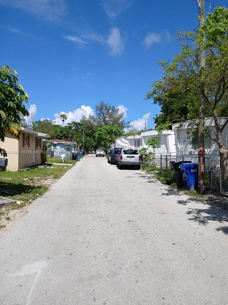 2405-2411 NE 136th Ln, North Miami Beach, FL 33181 — zdjęcie 3