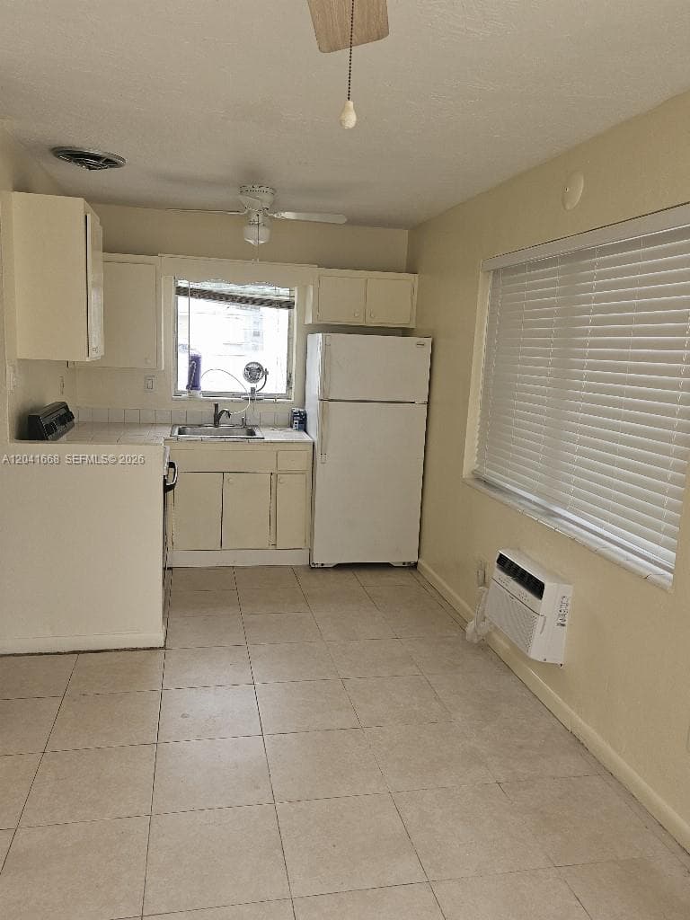 2405-2411 NE 136th Ln, North Miami Beach, FL 33181 — zdjęcie 4