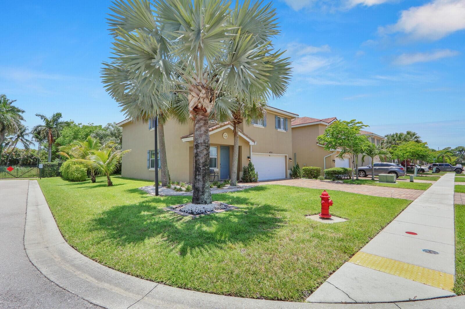 4701 Foxtail Palm Court, FL 33463 — zdjęcie 2