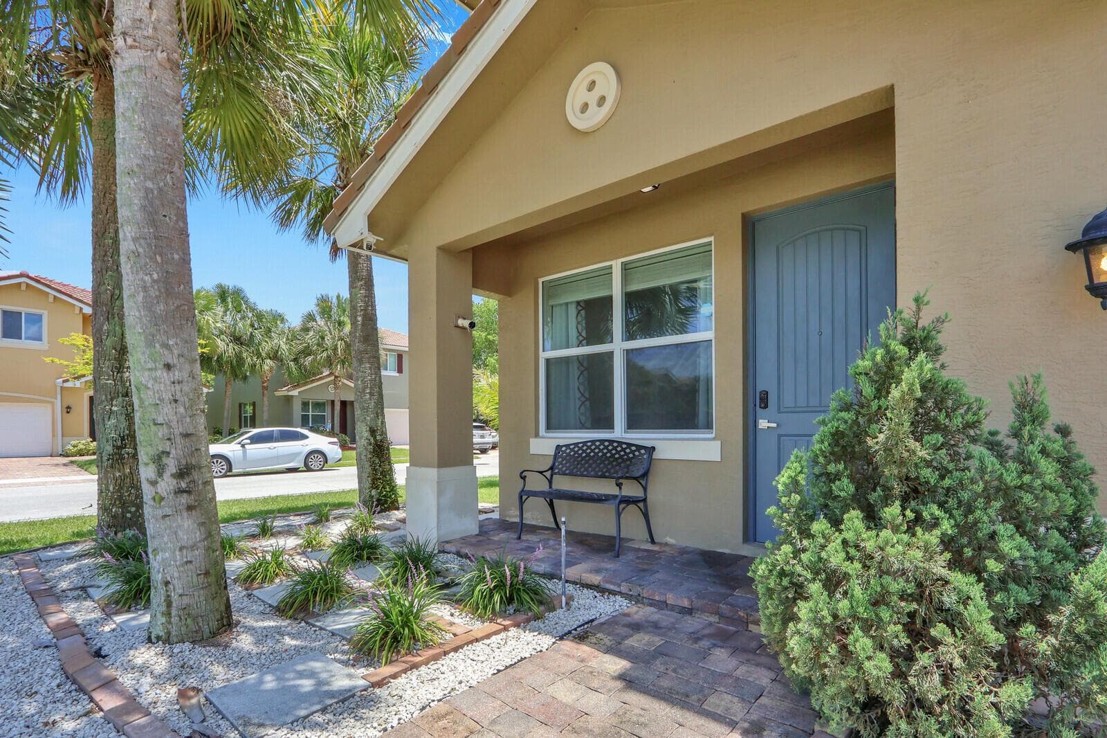 4701 Foxtail Palm Court, FL 33463 — zdjęcie 3