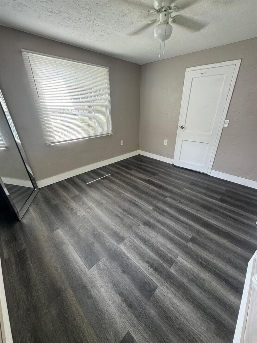 2467 NW 90th Street, Miami, FL 33147 — zdjęcie 4
