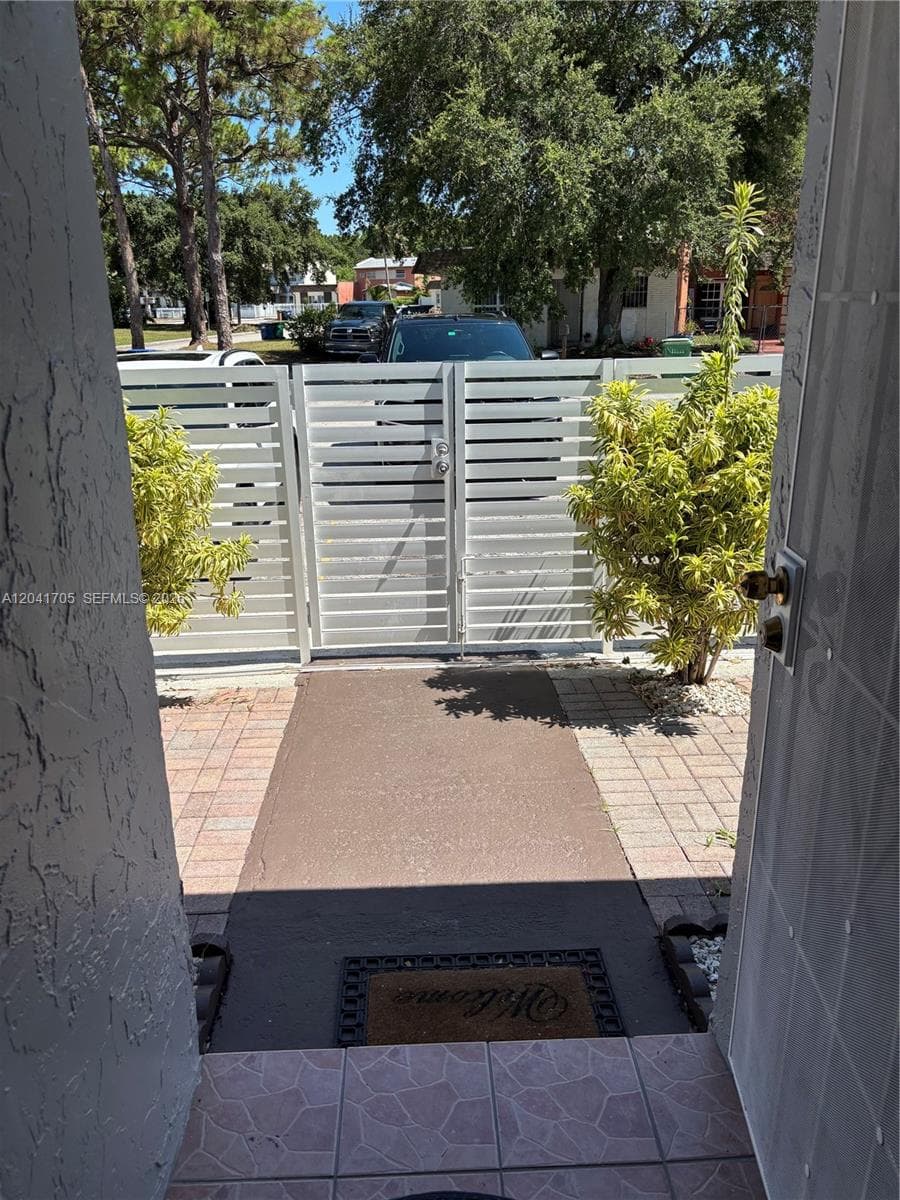 21122 NW 39th Ave, Miami Gardens, FL 33055 — zdjęcie 4