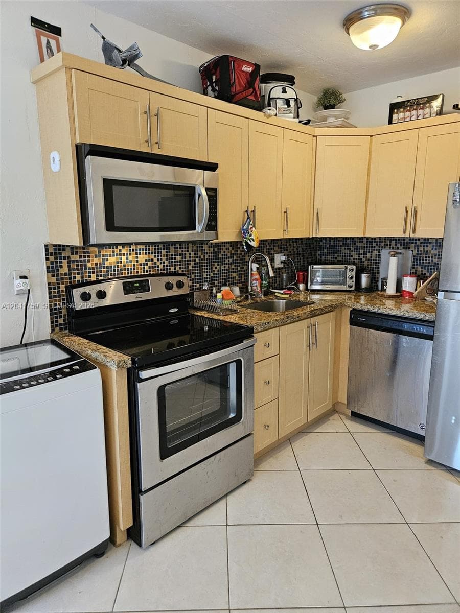 7400 Harding Ave # 22, Miami Beach, FL 33141 — zdjęcie 3