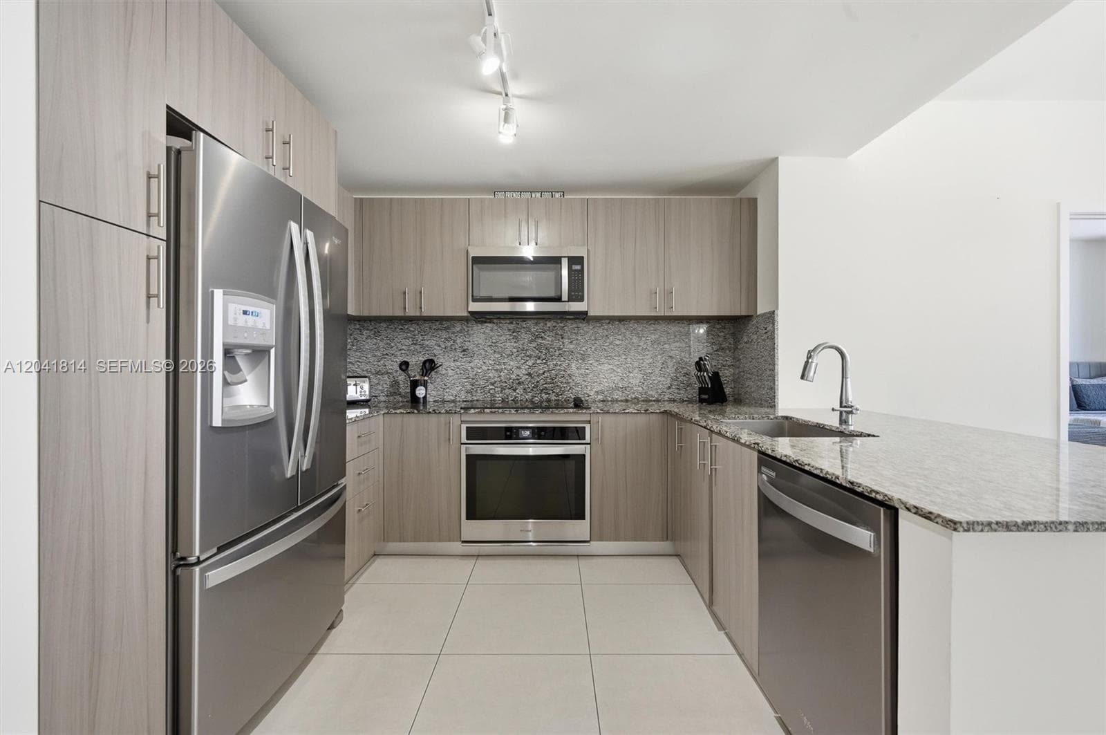 5350 NW 84th Ave # 504, Doral, FL 33166 — zdjęcie 3