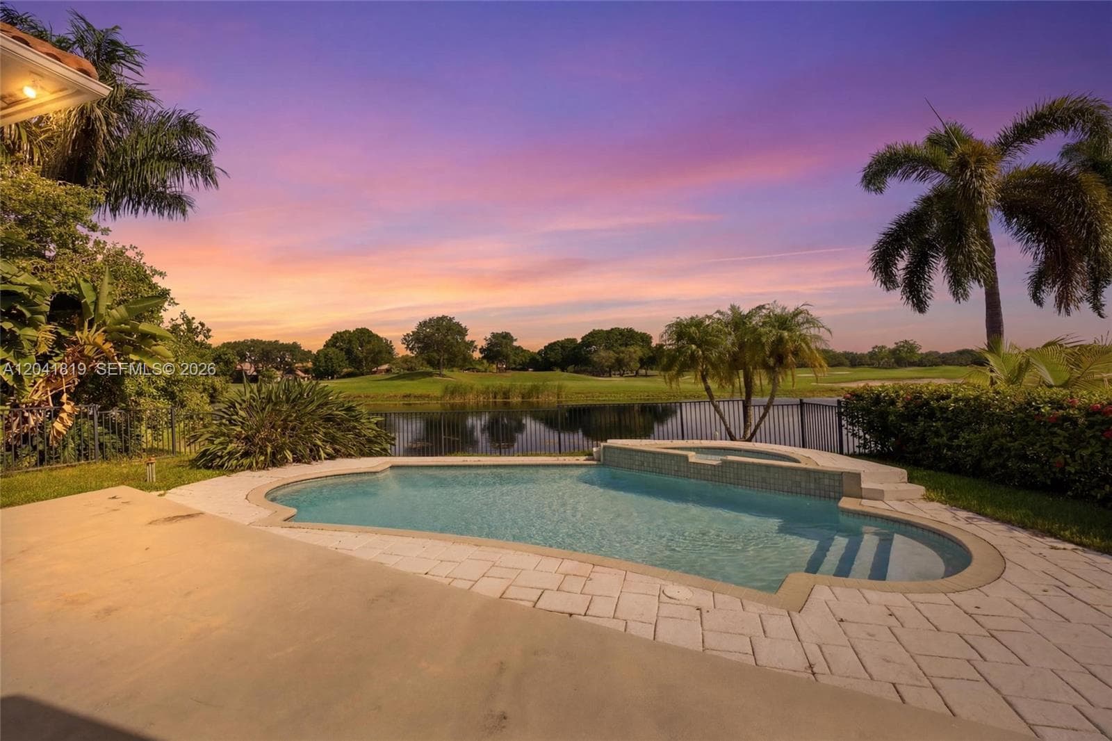 12388 Classic Dr, Coral Springs, FL 33071 — zdjęcie 2