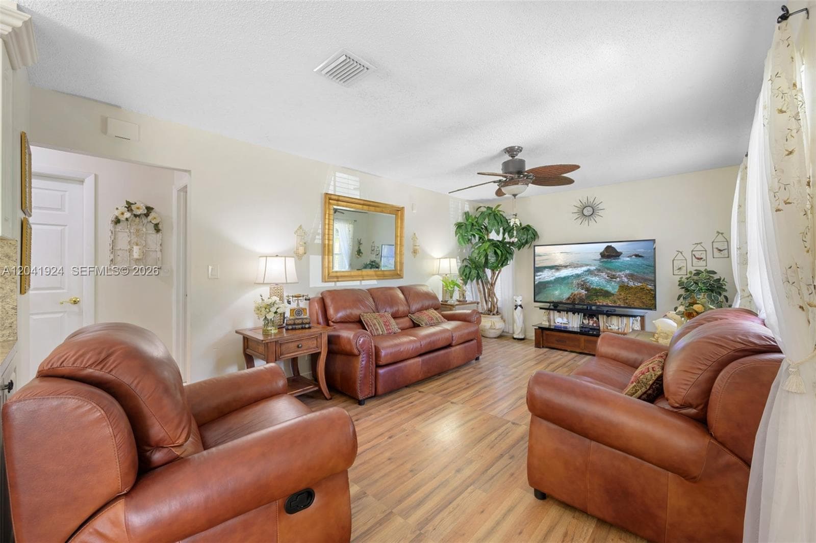 906 SW 8th Ave, Hallandale Beach, FL 33009 — zdjęcie 2