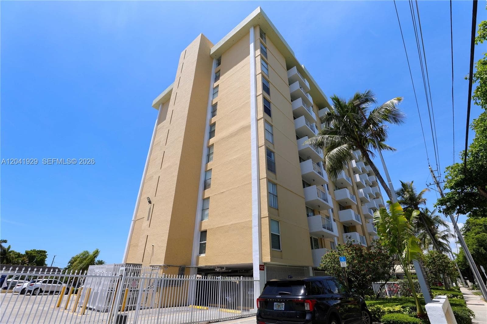 2000 NE 135th St # 906, North Miami, FL 33181 — zdjęcie 4