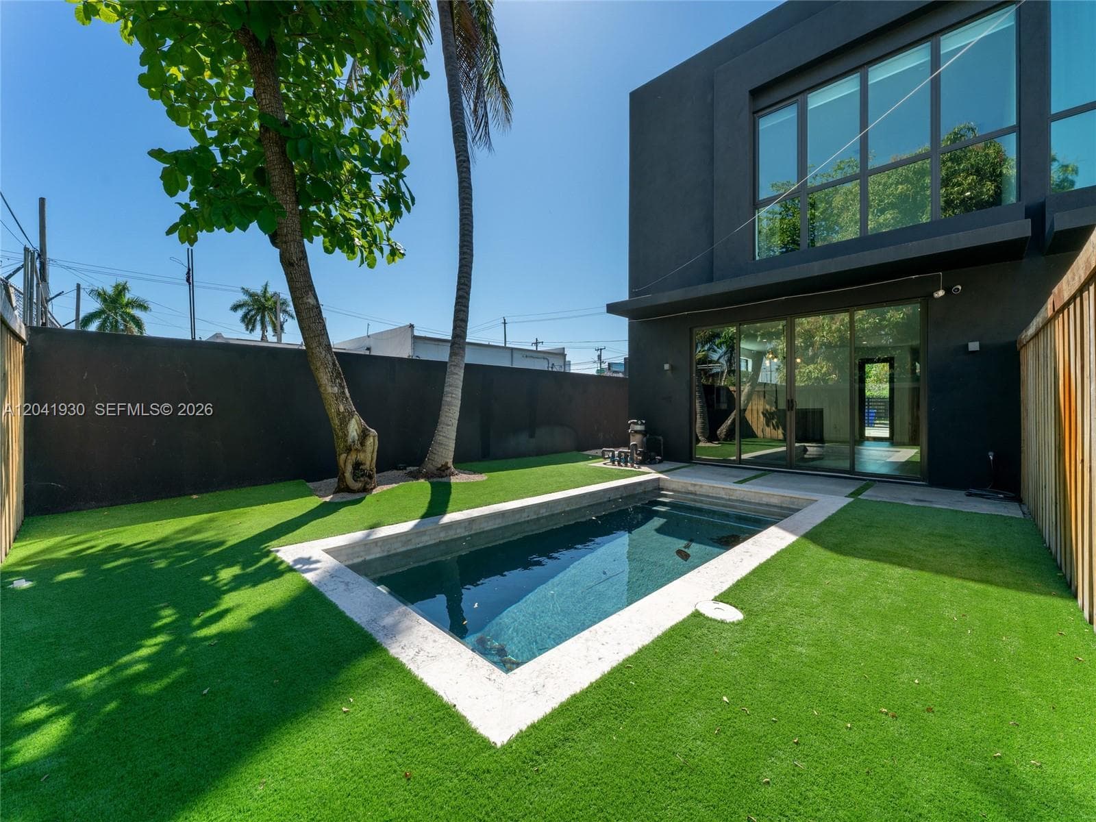 227 NW 39th St, Miami, FL 33127 — zdjęcie 2