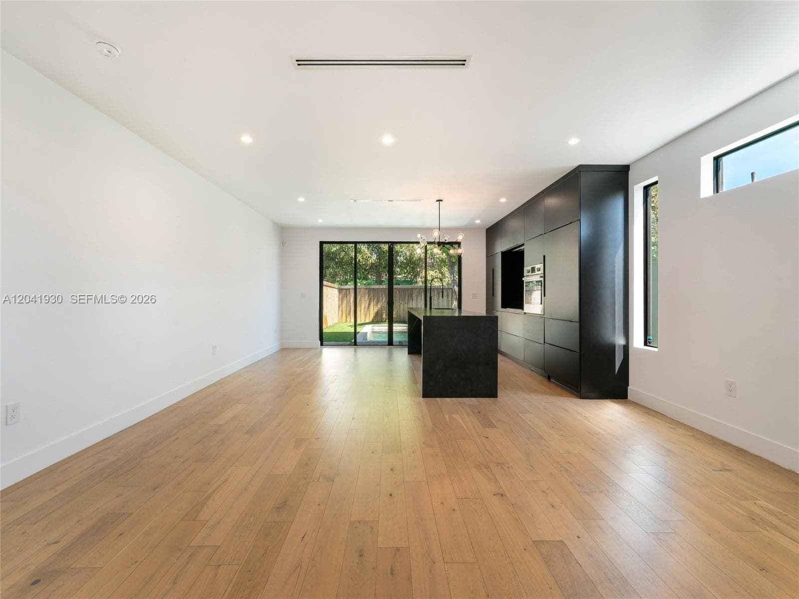 227 NW 39th St, Miami, FL 33127 — zdjęcie 5