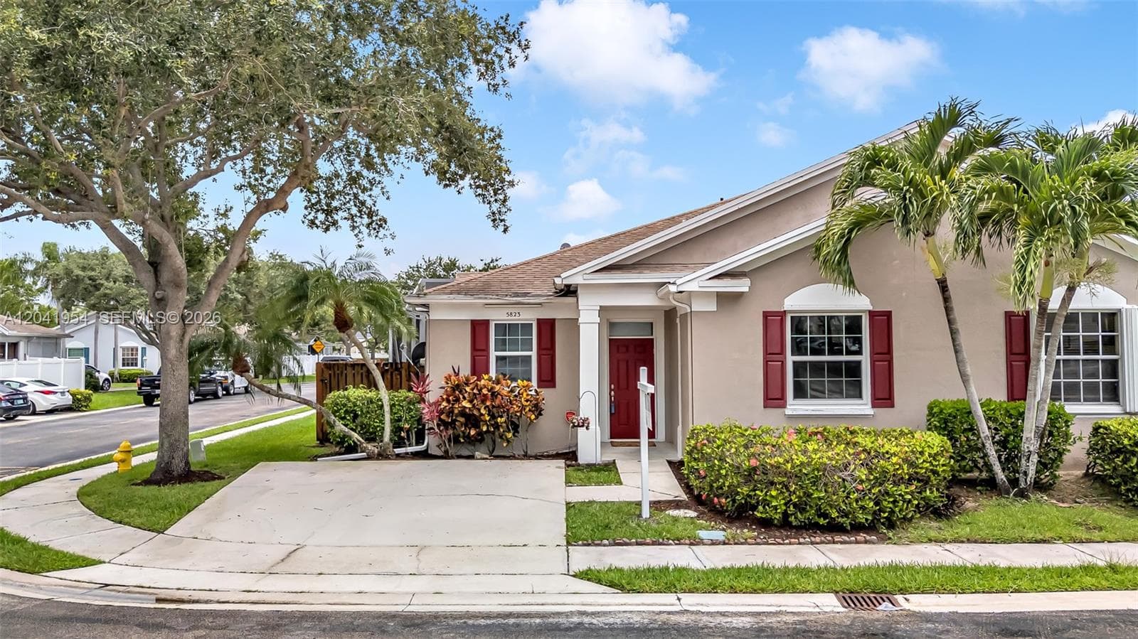 5823 Plum Harbor Cir, Tamarac, FL 33321 — zdjęcie 2