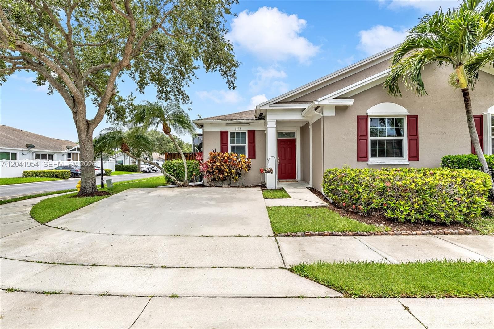 5823 Plum Harbor Cir, Tamarac, FL 33321 — zdjęcie 3