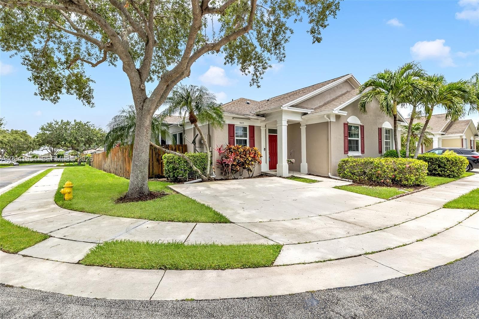 5823 Plum Harbor Cir, Tamarac, FL 33321 — zdjęcie 4