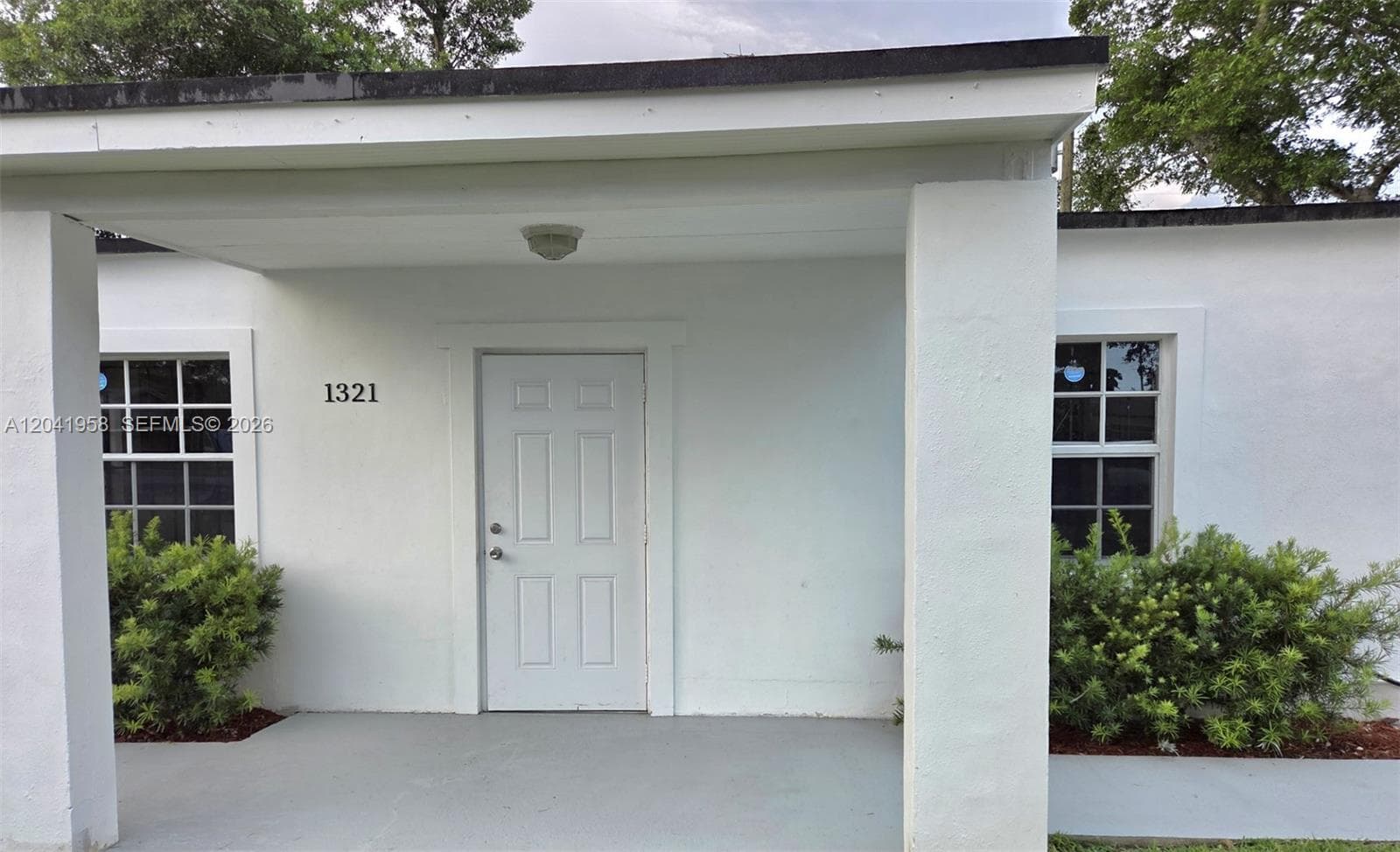 1321 NW 82nd St, Miami, FL 33147 — zdjęcie 2