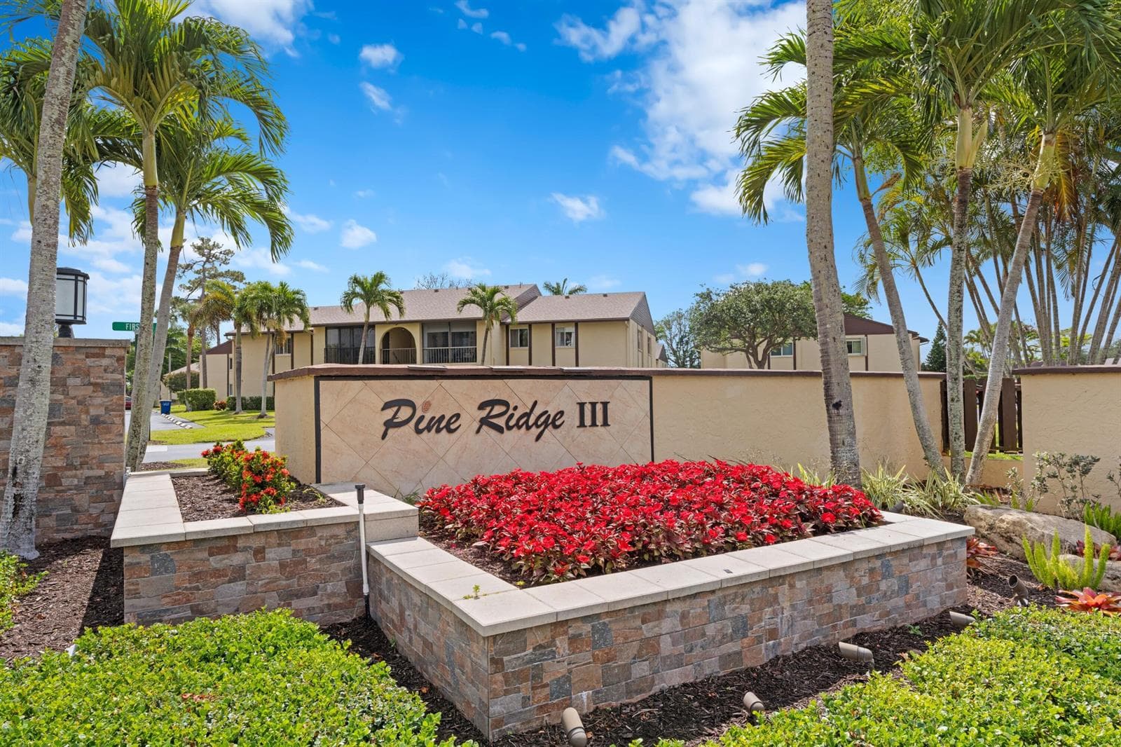 339 Pine Ridge Circle # D-1, FL 33463 — zdjęcie 2