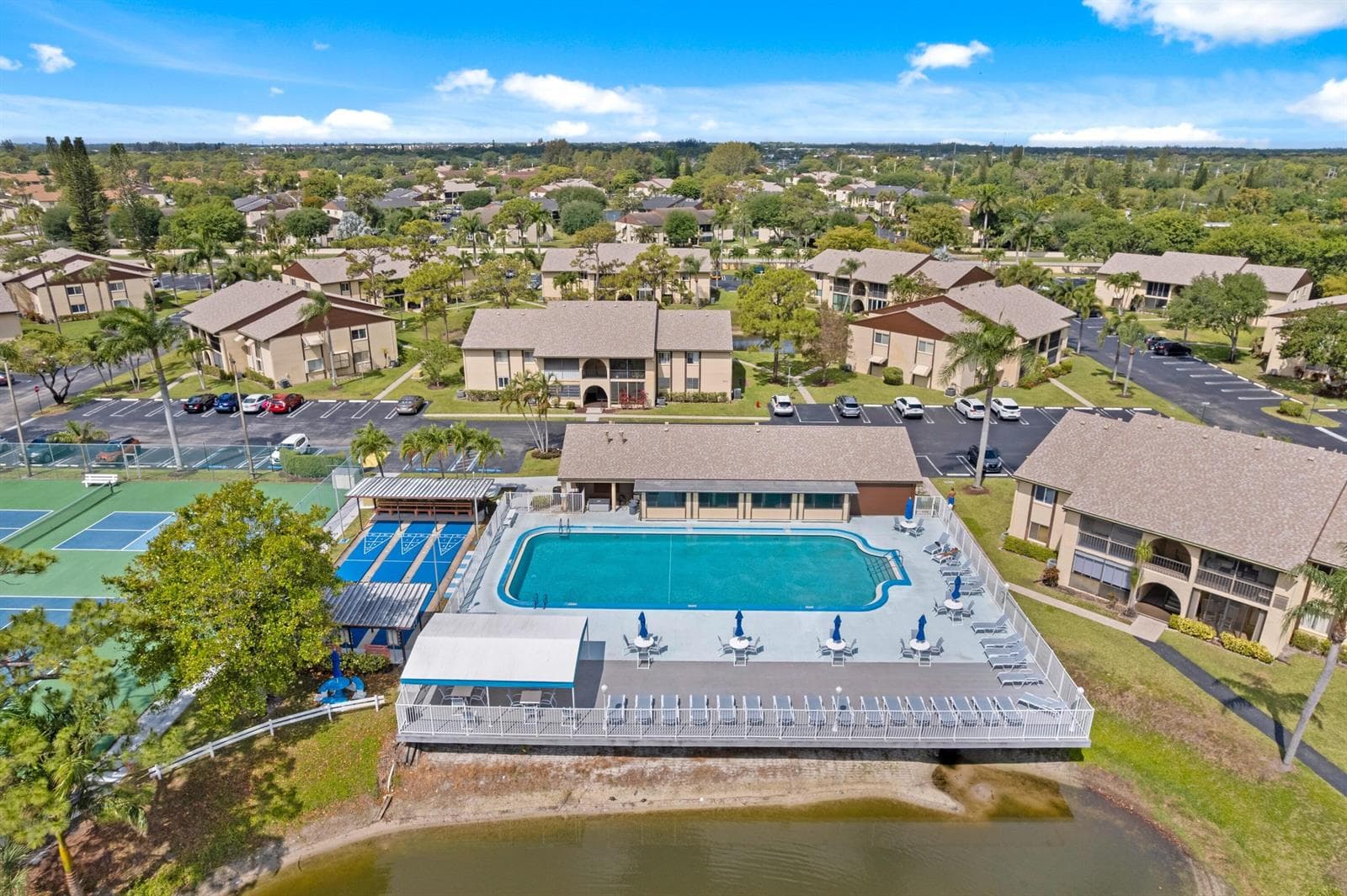 339 Pine Ridge Circle # D-1, FL 33463 — zdjęcie 3