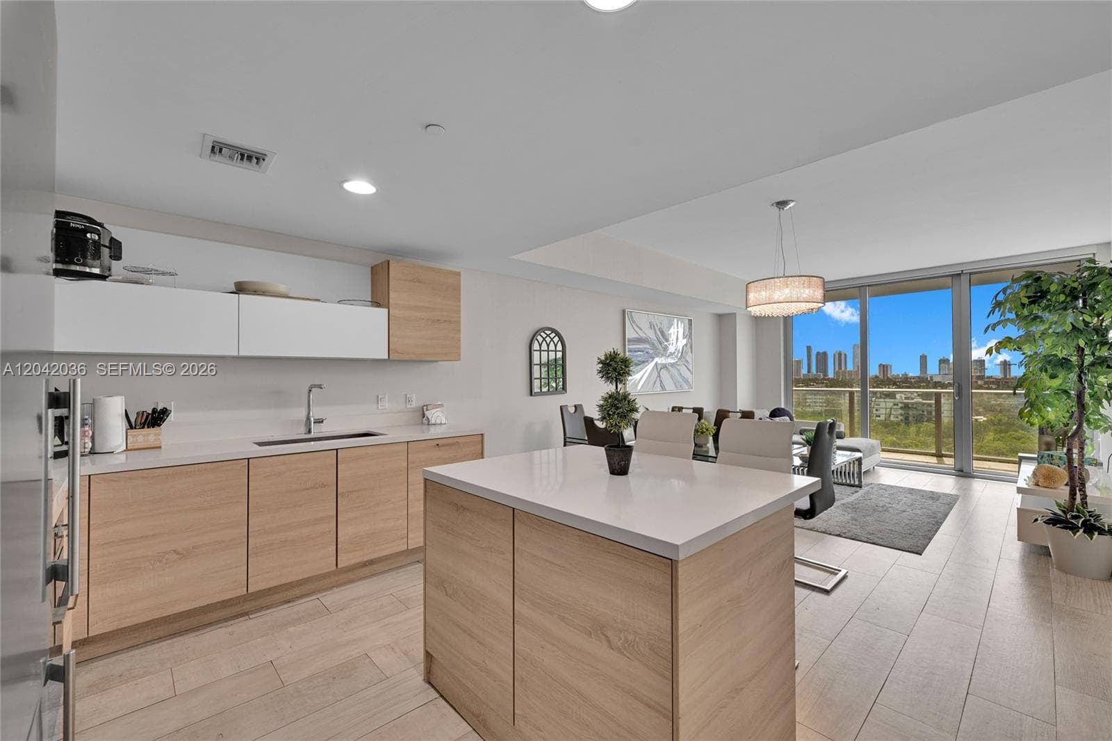 16385 Biscayne Blvd # 1020, North Miami Beach, FL 33160 — zdjęcie 5