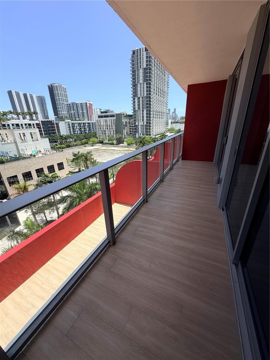 90 NE 32nd St # 706, Miami, FL 33137 — zdjęcie 3