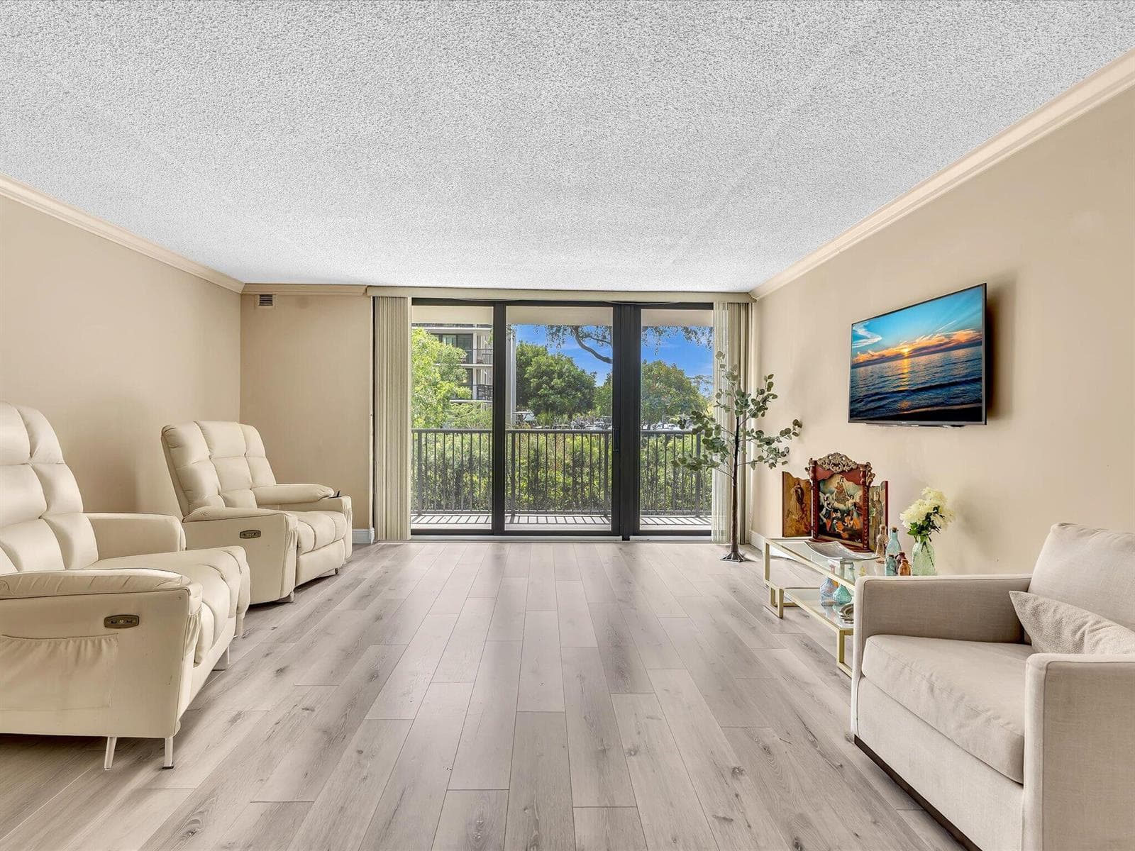 1350 River Reach Drive # 111, Fort Lauderdale, FL 33315 — zdjęcie 2