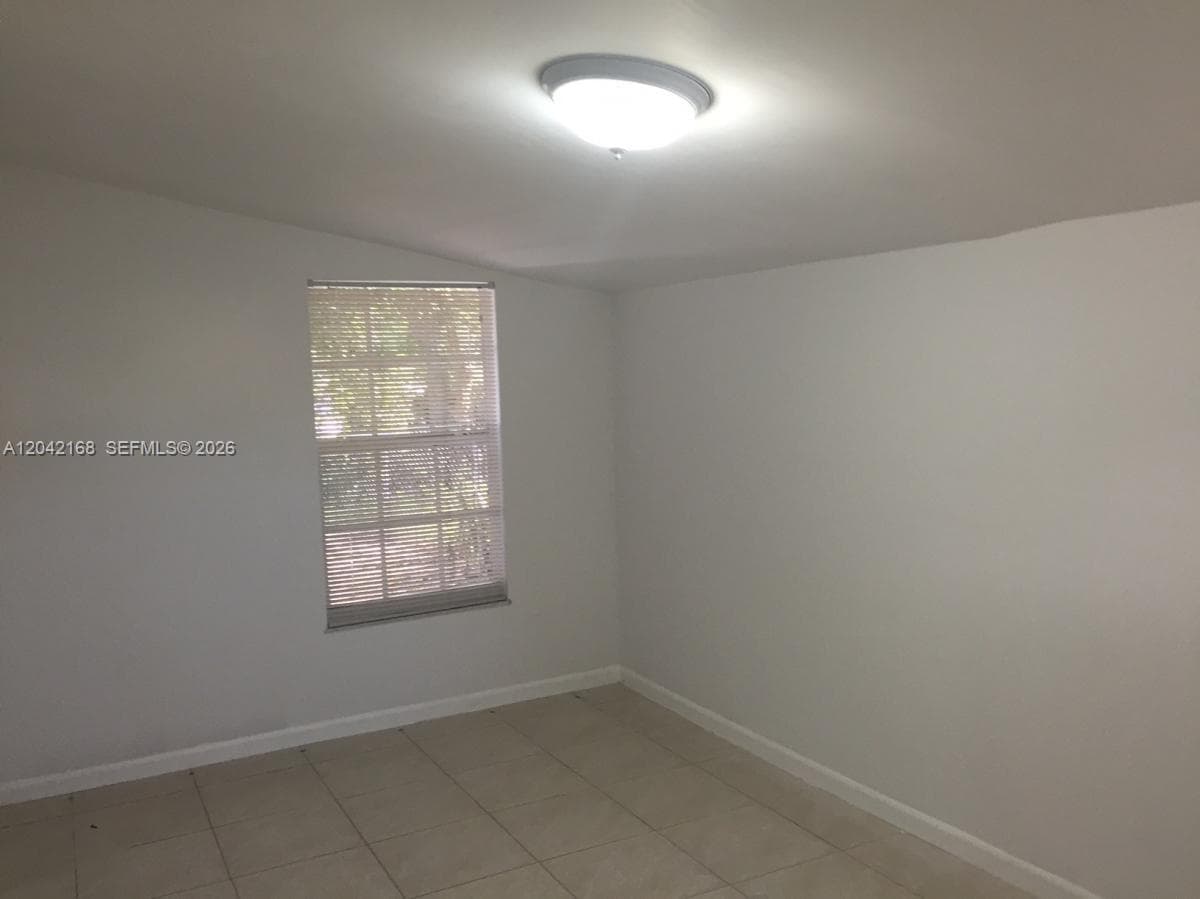 1617 NE 177th St, North Miami Beach, FL 33162 — zdjęcie 2