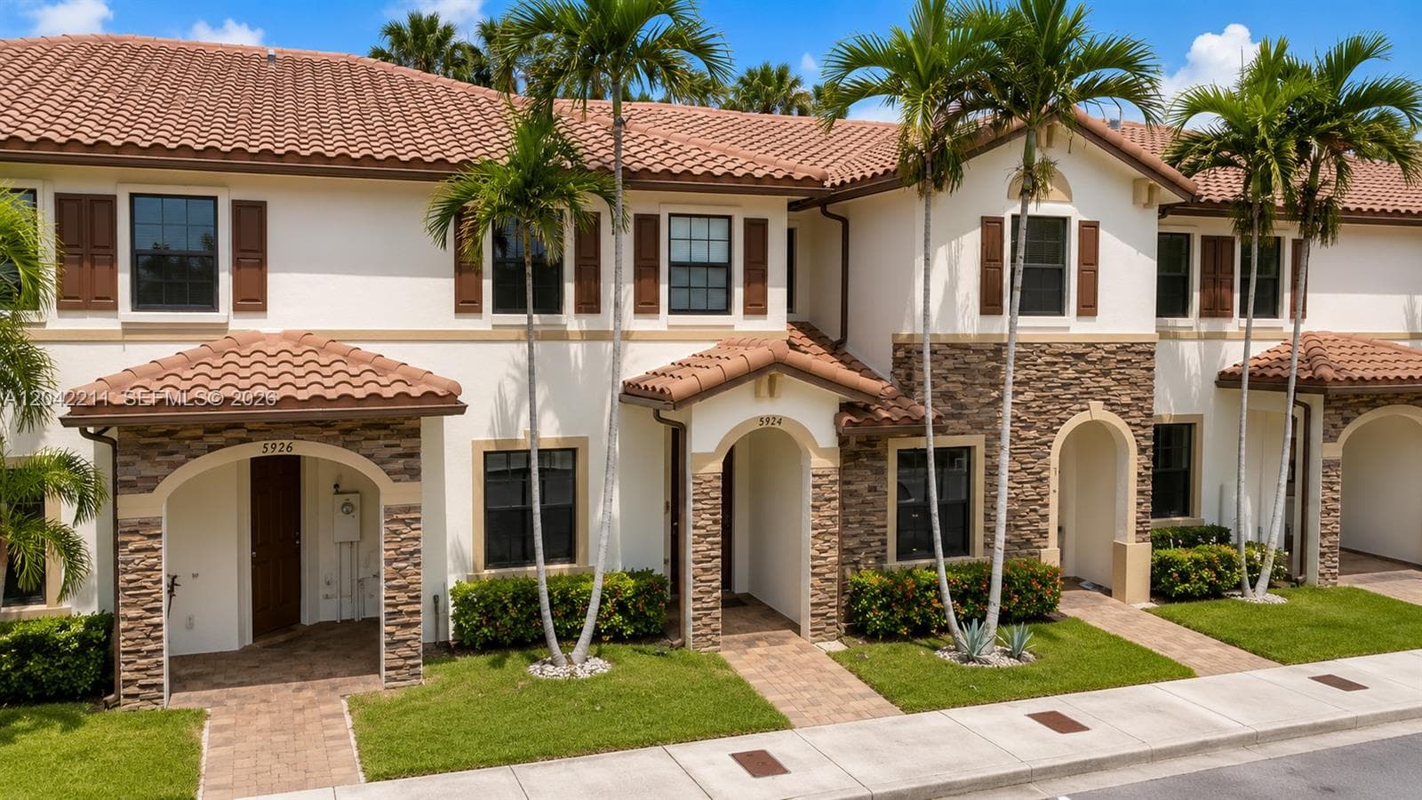8954 W 35th Way, Hialeah, FL 33018 — zdjęcie 2