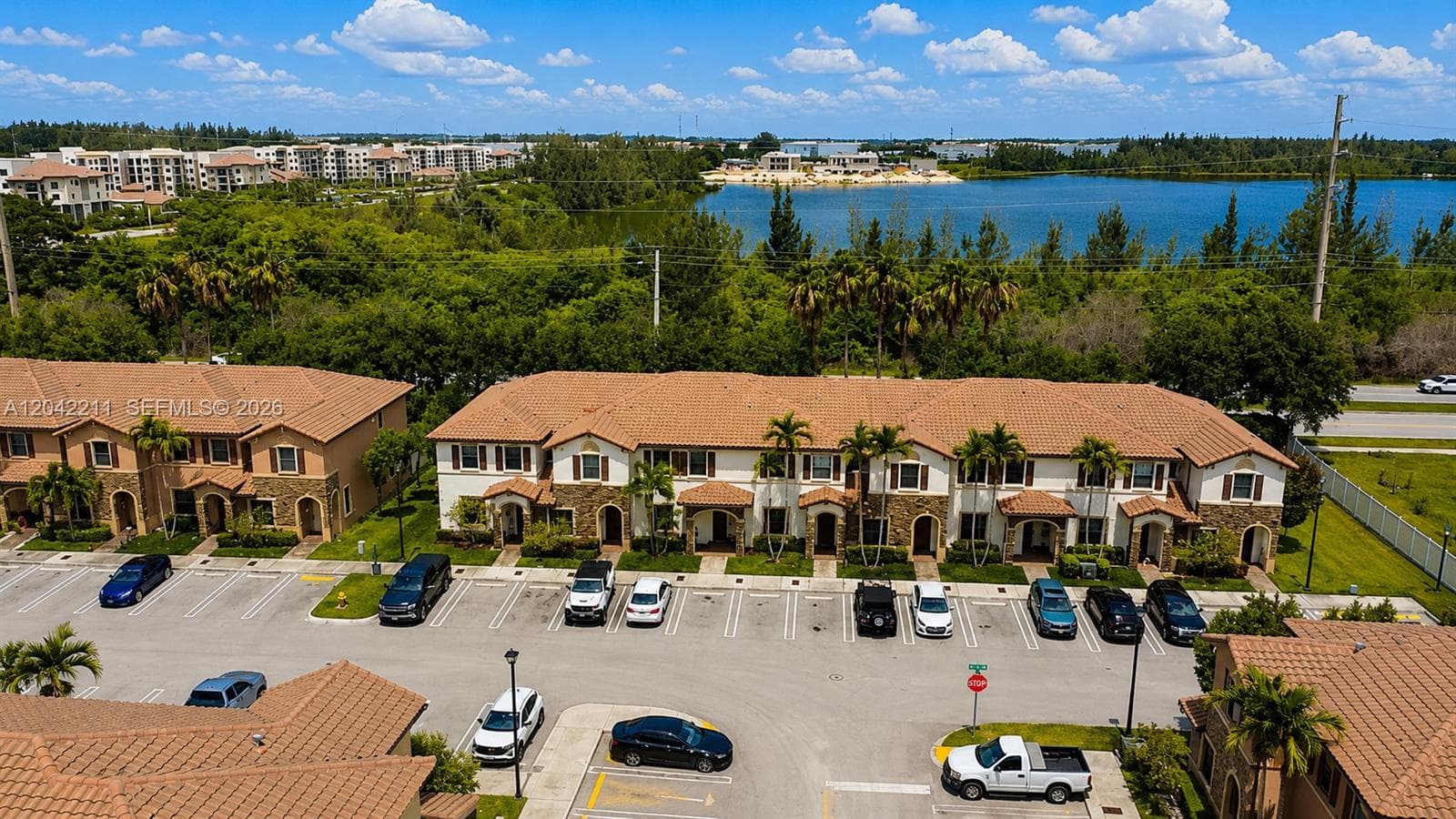 8954 W 35th Way, Hialeah, FL 33018 — zdjęcie 3