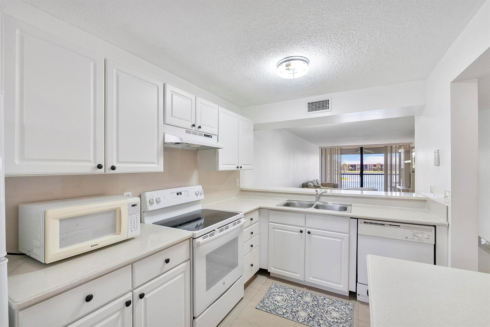 5828 Coral Lake Drive, Margate, FL 33063 — zdjęcie 4