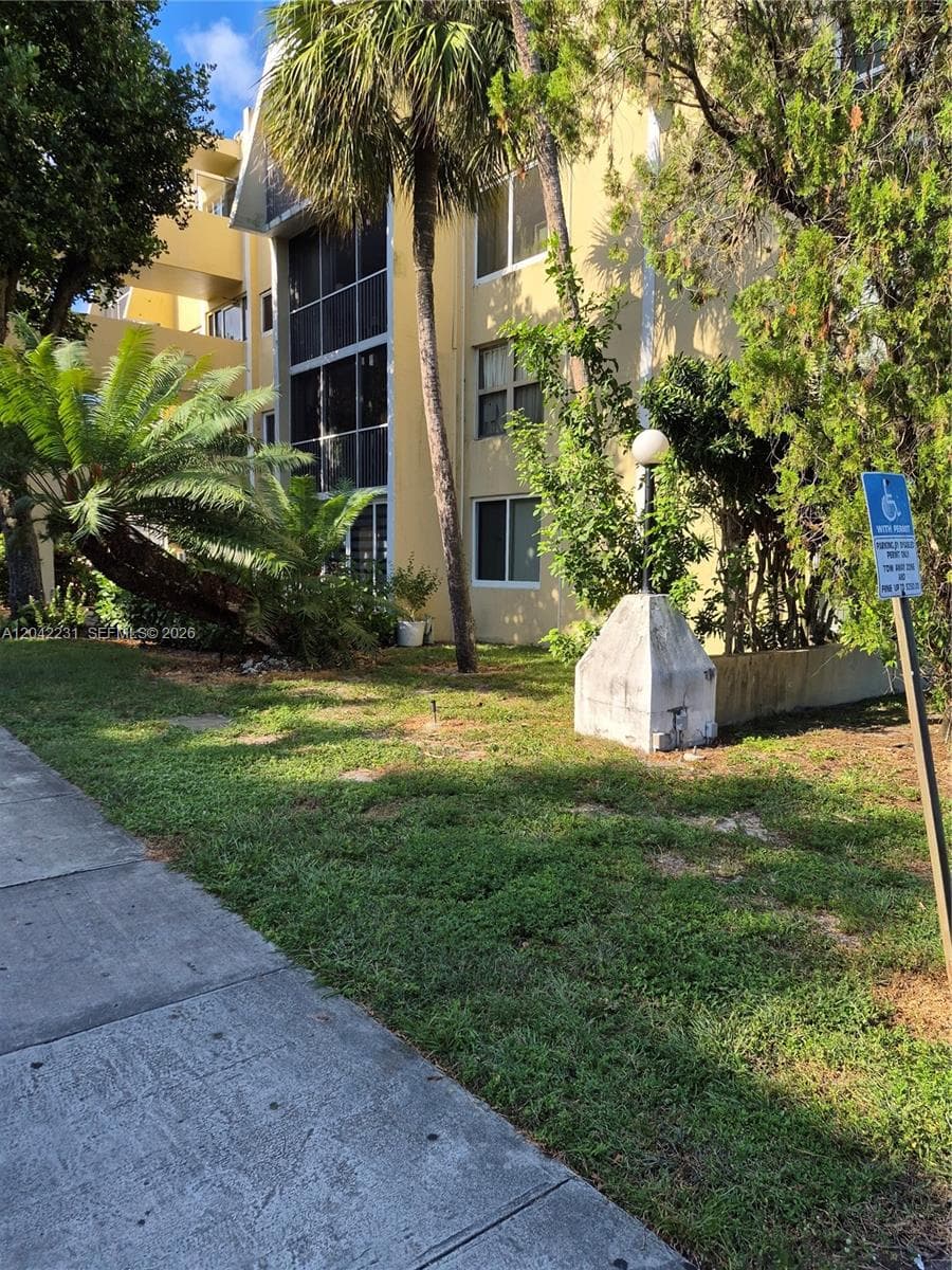 942 NE 199th St # 4G, Miami, FL 33179 — zdjęcie 5