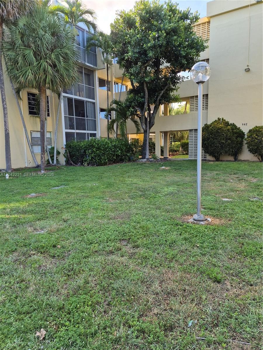 942 NE 199th St # 4G, Miami, FL 33179 — zdjęcie 4