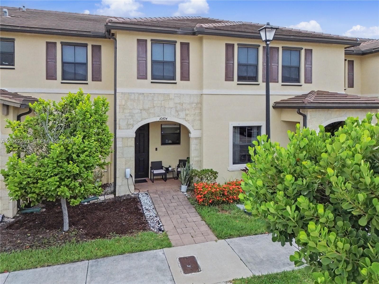10604 W 33rd Ln, Hialeah, FL 33018 — zdjęcie 2