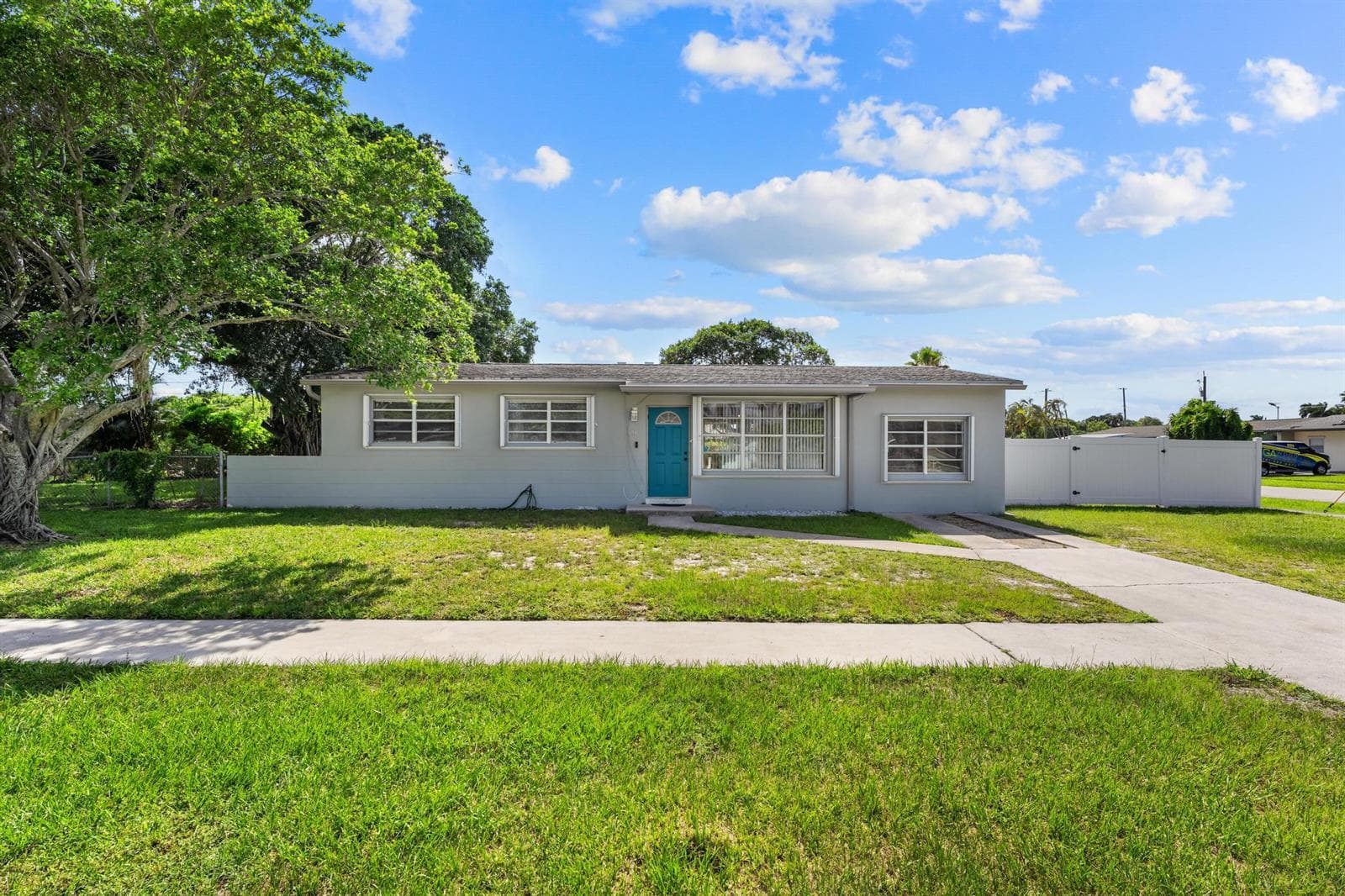 153 Abaco Drive, Palm Springs, FL 33461 — zdjęcie 2