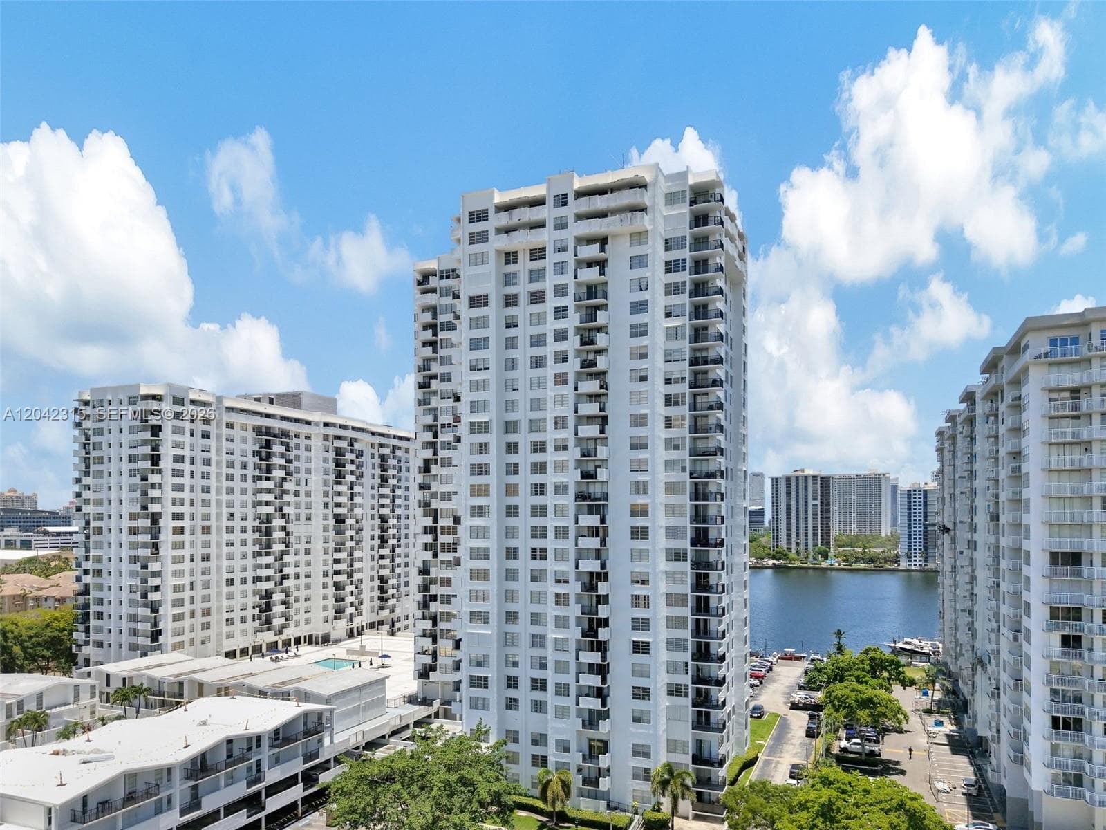 2750 NE 183rd St # 2410, Aventura, FL 33160