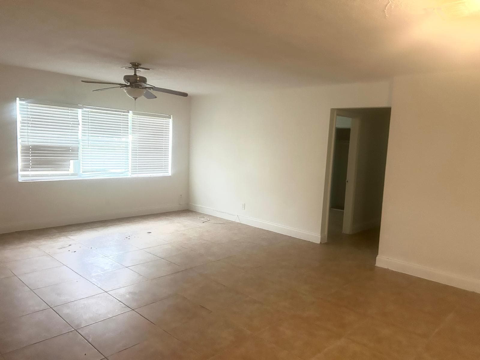 1067 Iroquois Avenue, Fort Lauderdale, FL 33312 — zdjęcie 2
