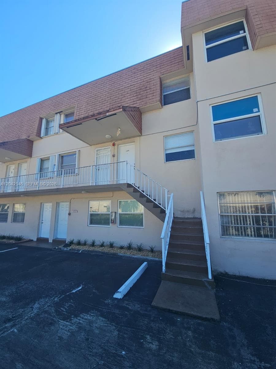 1560 W 46th St # 244, Hialeah, FL 33012 — zdjęcie 2
