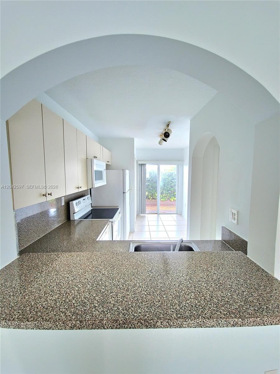 940 NE 33rd Ter # 102, Homestead, FL 33033 — zdjęcie 4