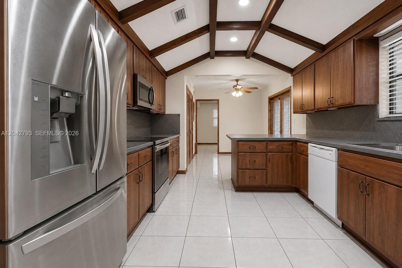 7365 N Augusta Dr, Hialeah, FL 33015 — zdjęcie 5