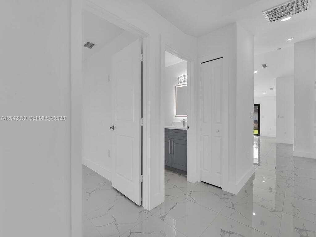 5117 24th St SW, Lehigh Acres, FL 33973 — zdjęcie 3