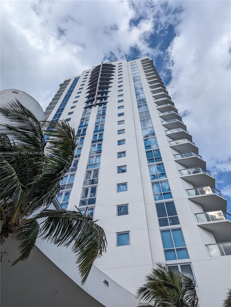 17111 E Biscayne Blvd # 1011, North Miami Beach, FL 33160 — zdjęcie 4