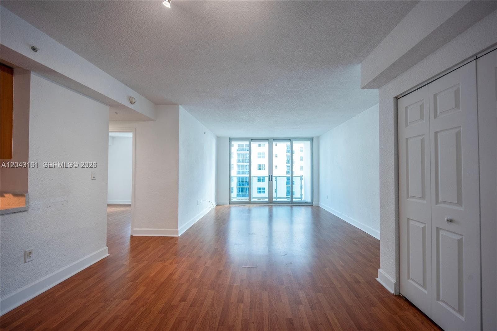7501 E Treasure Dr # 6A, North Bay Village, FL 33141 — zdjęcie 5