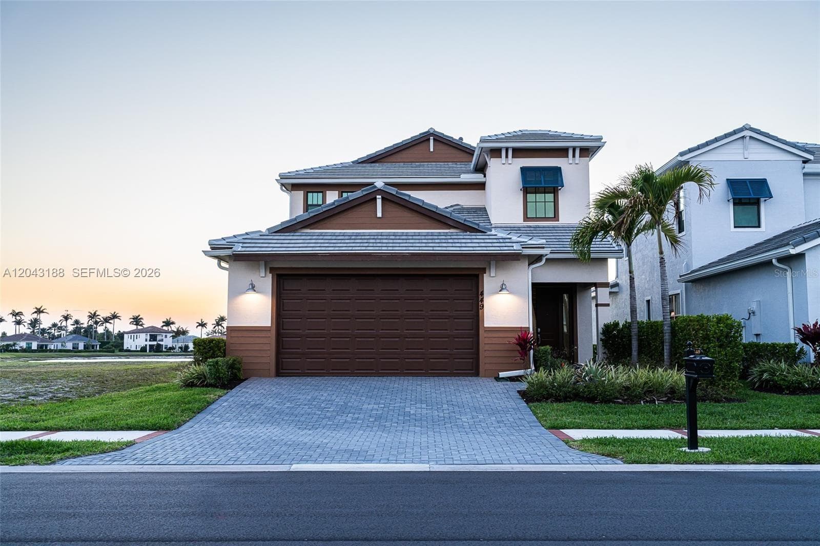 449 SE Fascino Cir, Port St. Lucie, FL 34984